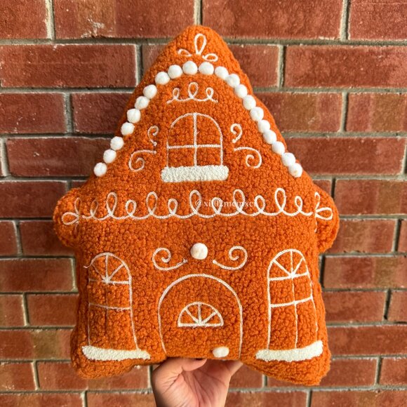 TARGET WONDERSHOP CHRISTMAS GINGERBREAD HOUSE PILLOW - Picture 1 of 4